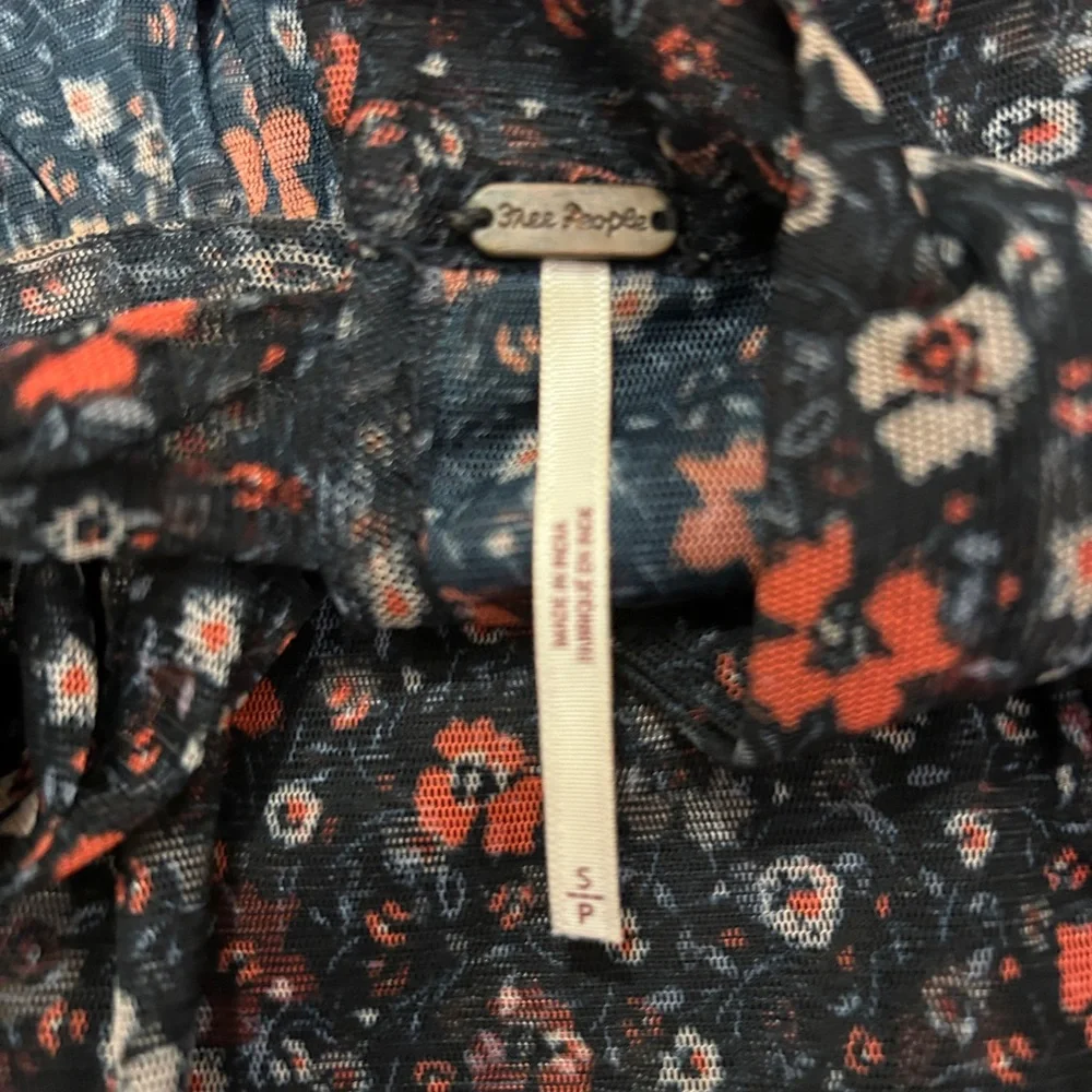 FREE PEOPLE Sheer Balloon Sleeve Floral Top Size Small - Picture 6 of 6